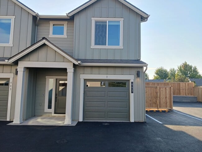 Building Photo - Brand New 3 Bedroom Townhouse