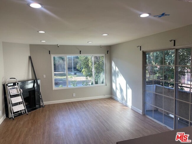 Photo - 7327 Willoughby Ave Unit 5