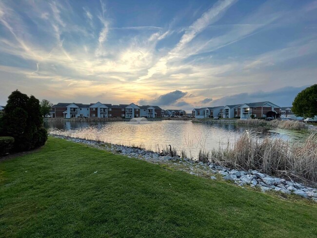 Building Photo - **2 bedroom 2 bath $1199/mo***Evansville, ... Rental