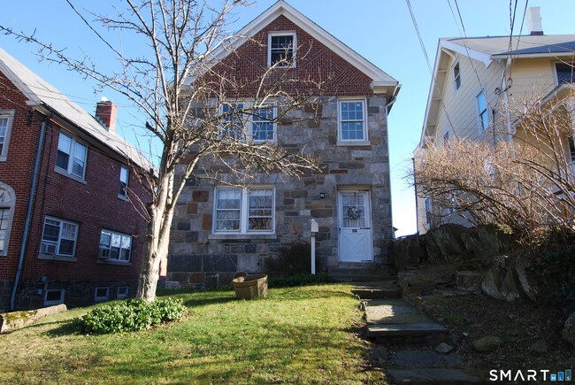 Building Photo - 23 Locust St