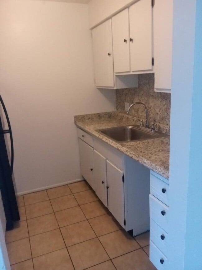 Kitchen new counters - 1315 Noble Ave Unit B3