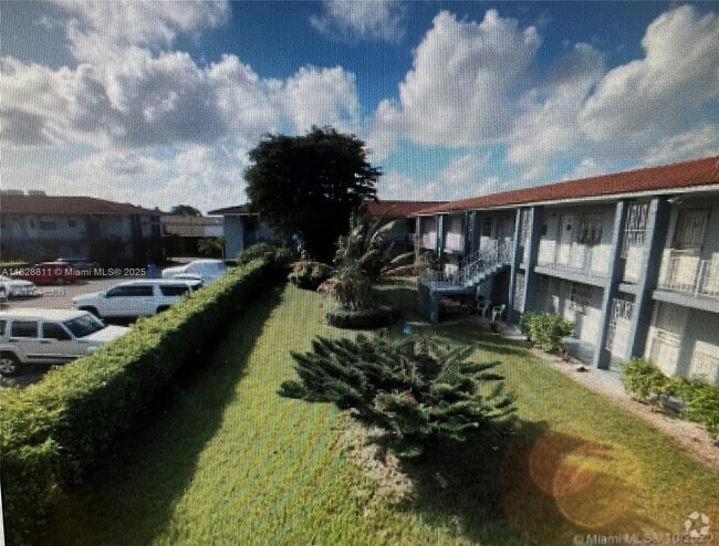 Building Photo - 4050 NW 135th St Unit 17-9 Rental
