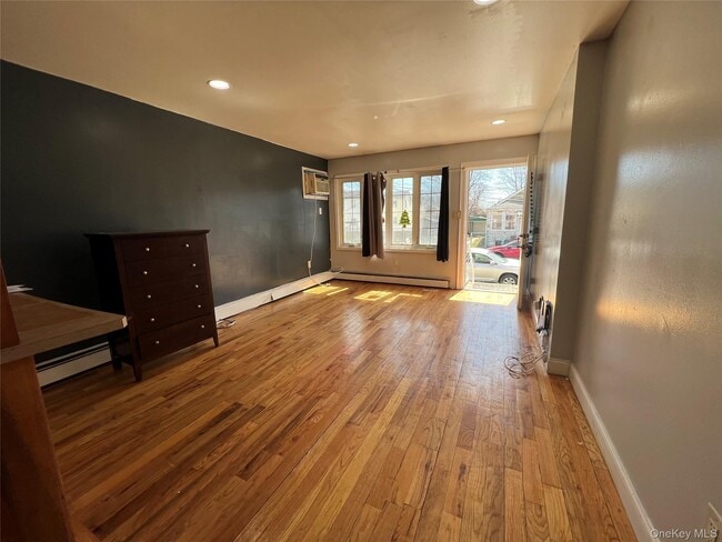 Photo - 180-11 146th Ave