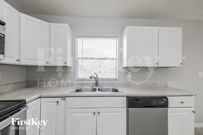 315 Caen Ct