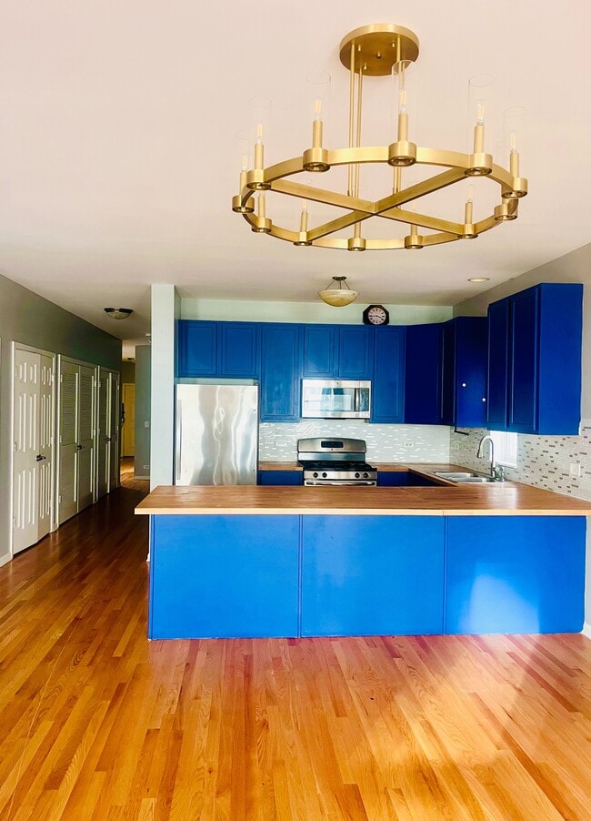 Building Photo - 1900 N Laramie Ave Unit B