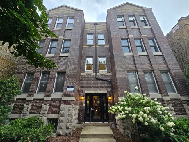 Building Photo - 4212 N Ashland Ave Unit 1S