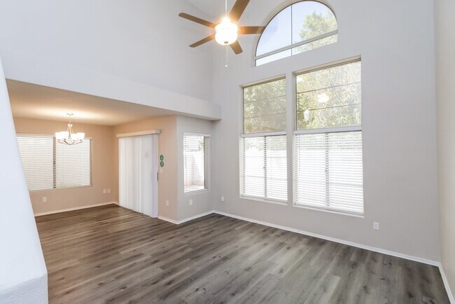 Photo - 425 S Sunrise Dr