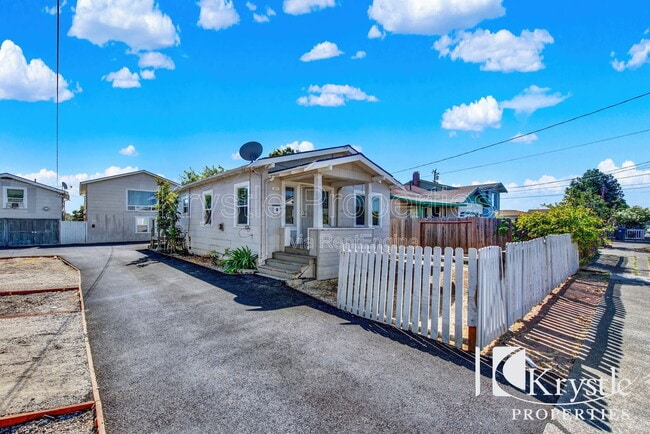 Photo - 320 Evans Ave