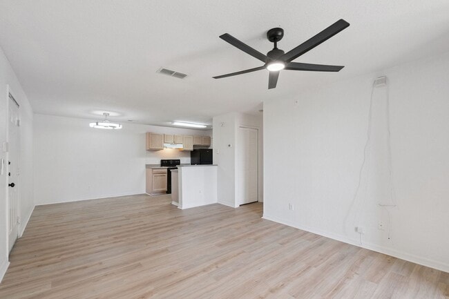 Photo - 8813 Latrec Ave Unidad 7206