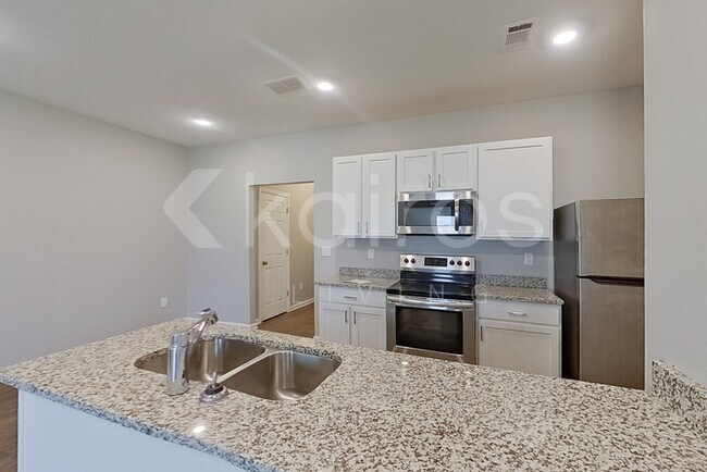 Photo - 221 Long Is Dr