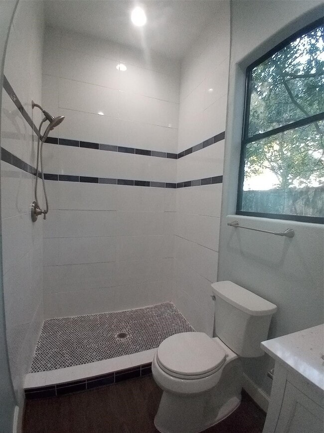 Photo - 7828 Pardee St