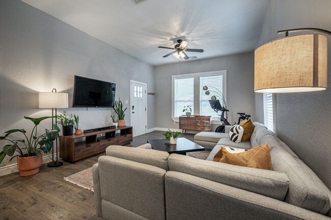 Photo - 112 Dreiss St