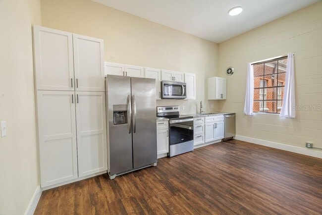 Photo - 306 W Wisconsin Ave Unit 212