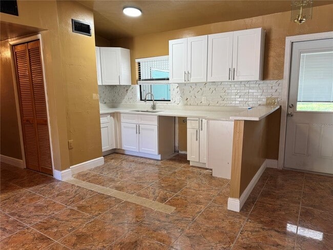 Photo - 1930 Walton St S