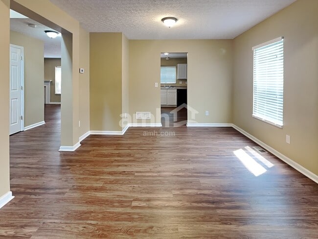 Photo - 665 Norfolk Sq N