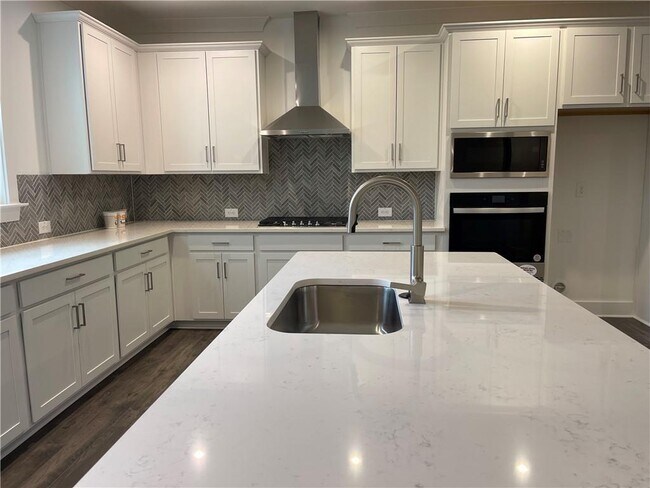 Photo - 3391 Catalan Aly