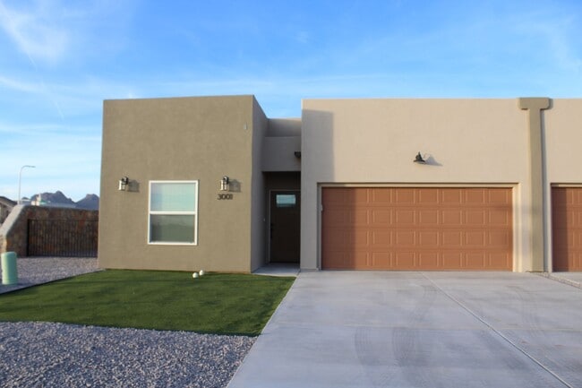 Building Photo - Available now, brand new duplex in Metro Verde