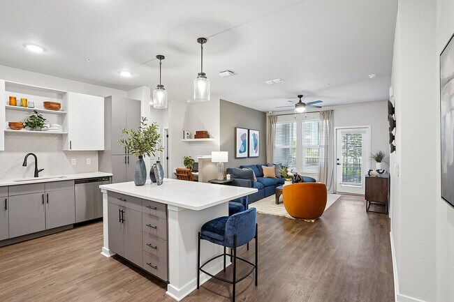 15-web-or-mls-4555 Grv Spgs Cir-Unit 107-S1605-015