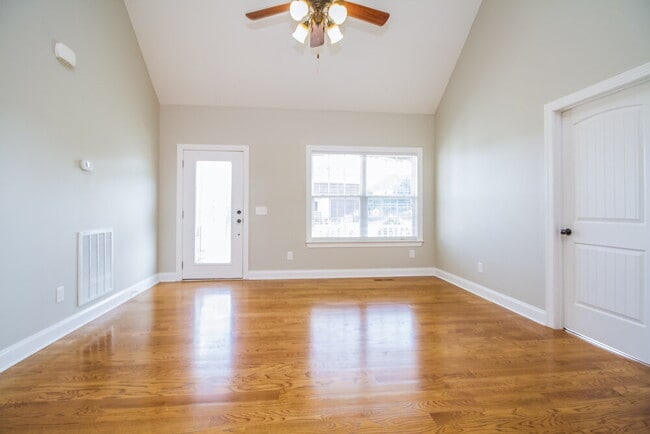 Photo - 1067 Windtree Trace