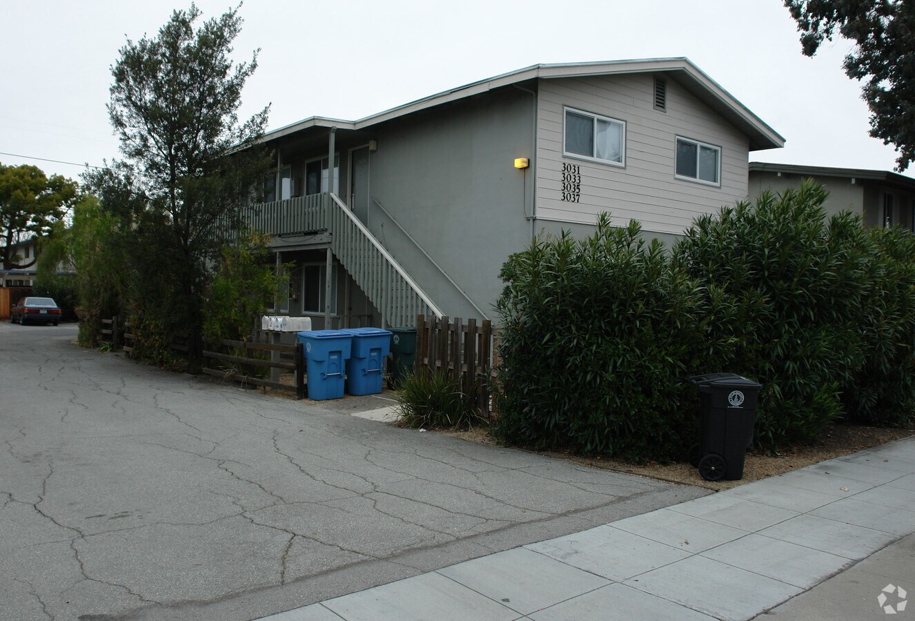 Photo - 3031-3037 Almat Street