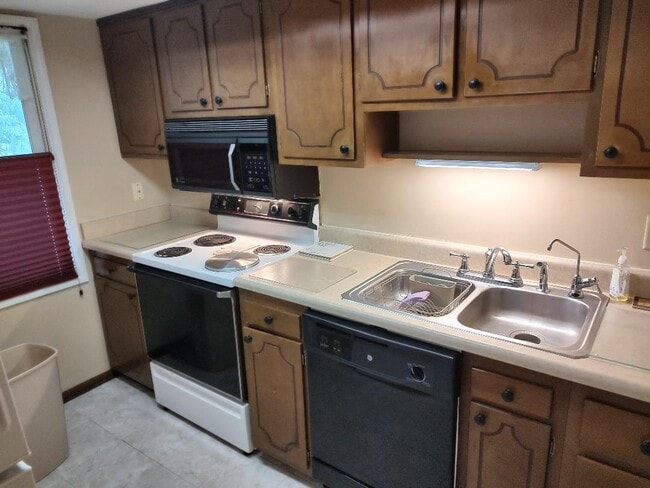 Kitchen - 247 Otterbein Dr Unit 247