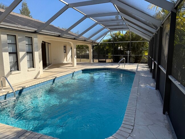 Photo - 486 Chamber St NW