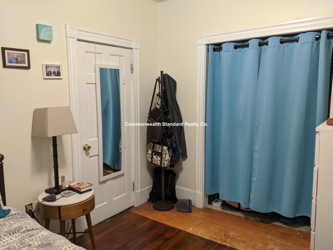 Building Photo - 55 Revere St Rental