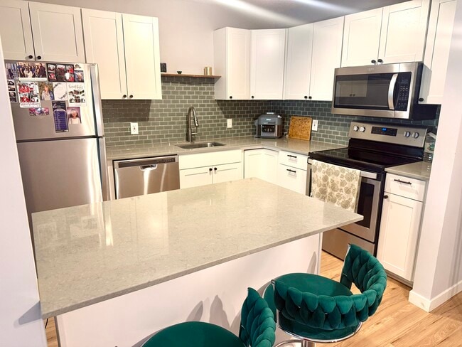 Building Photo - 5627 Green Circle Dr Unit 5627 Green Circle Dr Apt 319