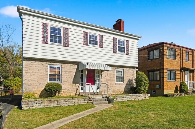 Photo - Charming Covedale Duplex Unit #2 SIDNEY 5214