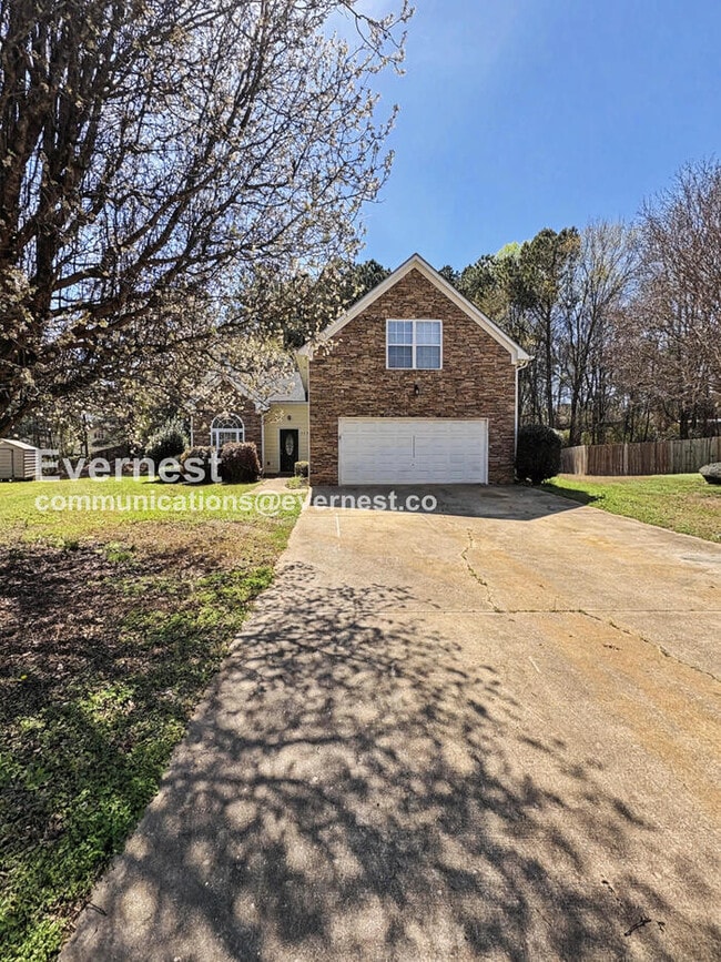 Building Photo - 4 Bed, 2 Bath Home with Garage / Pet-Friendly / Available Now!