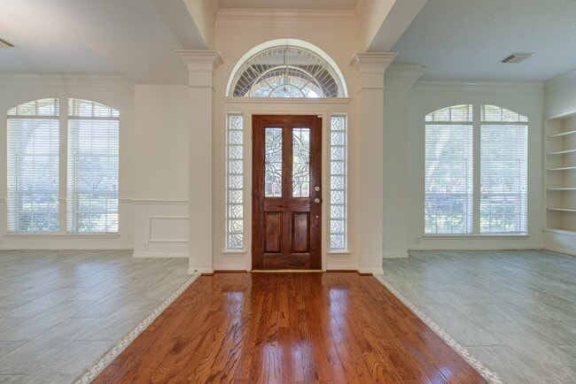 Photo - 1315 Crescent Pkwy Ct