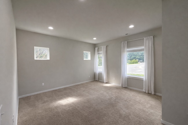 Photo - Spacious 4-Bedroom Home with Balcony and Fenced Yard in Marysville