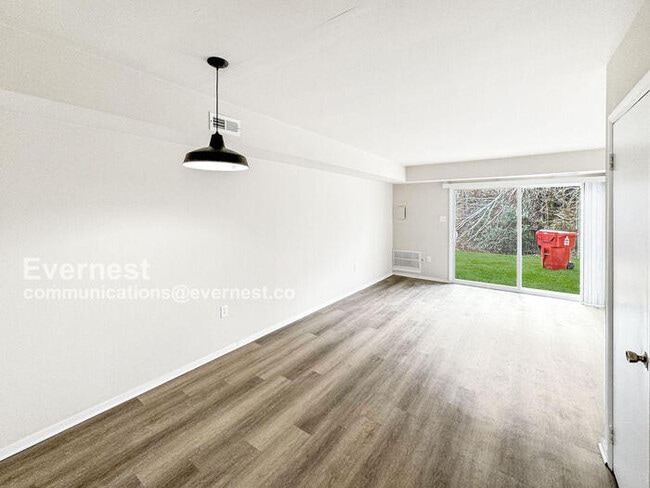 Photo - 109 Newcastle Dr