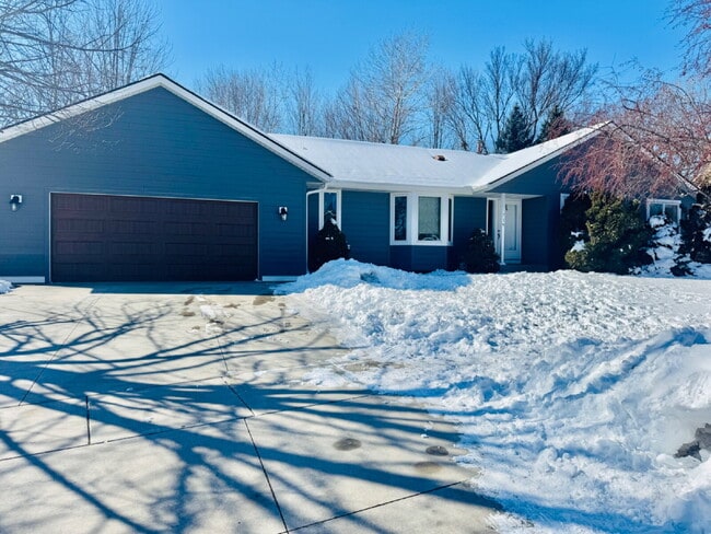 Photo - Charming Chaska Retreat: Spacious Single Family Homer 4-Bedroom 2.5 Bathroom Home with Finished B...