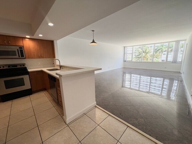 Kitchen and Spacious Living Ares - 5600 Collins Ave Unit 4E