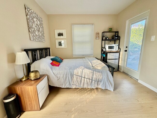 Photo - 10443 Califa St