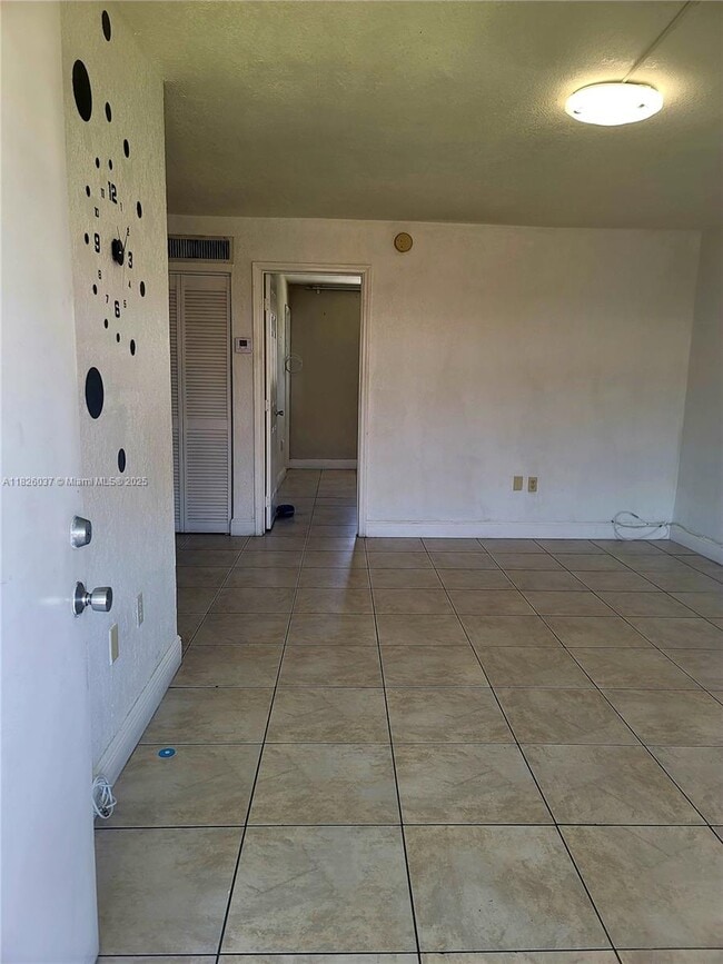 Photo - 3800 SW 102nd Ave Unidad 203 Rental