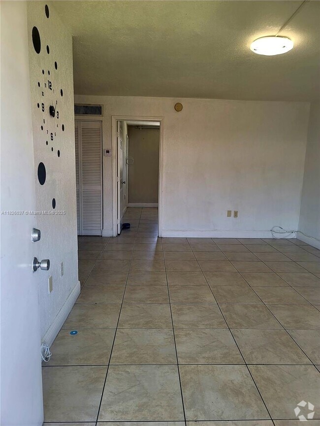 Building Photo - 3800 SW 102nd Ave Unit 203 Rental
