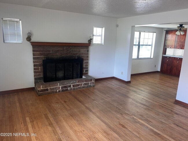Photo - 1410 McDuff Ave S
