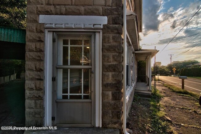 511 N Main St