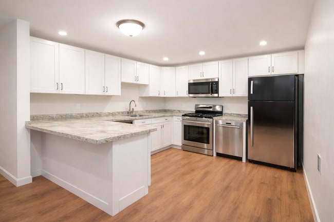 Building Photo - 231 N Burritt Ave Unit 8