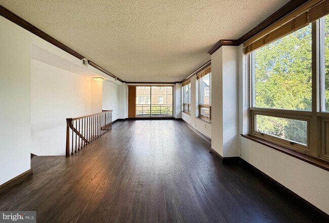 Photo - 2731 M St NW Unidad 2731