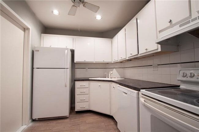 Photo - 3123 Oakland Shores Dr Unit D210