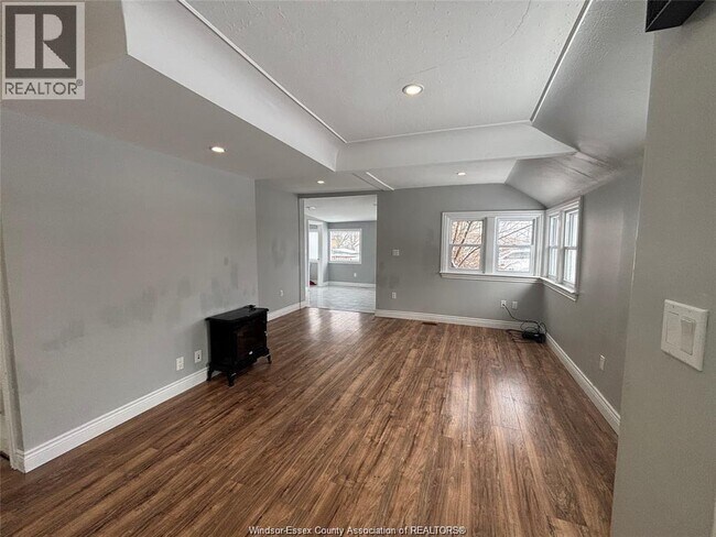 Photo - 3398 Byng Rd