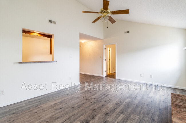 Photo - 385 Hawthorne Oaks Way