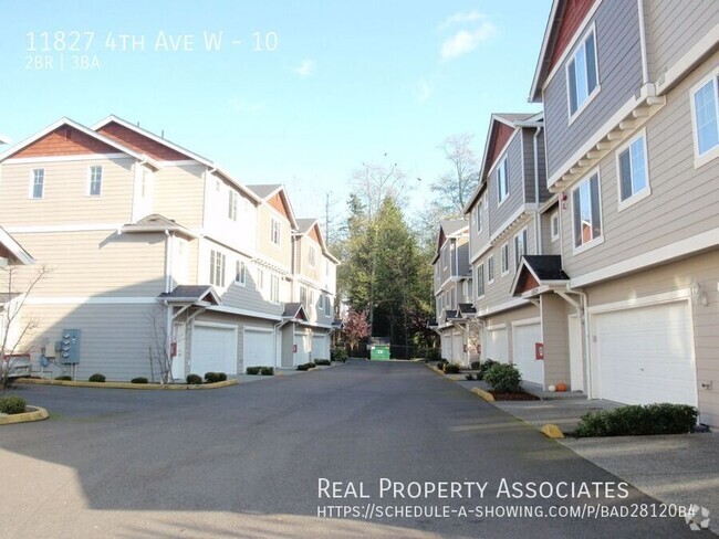 Building Photo - Townhome in Desirable Quiet Complex. Unit 10