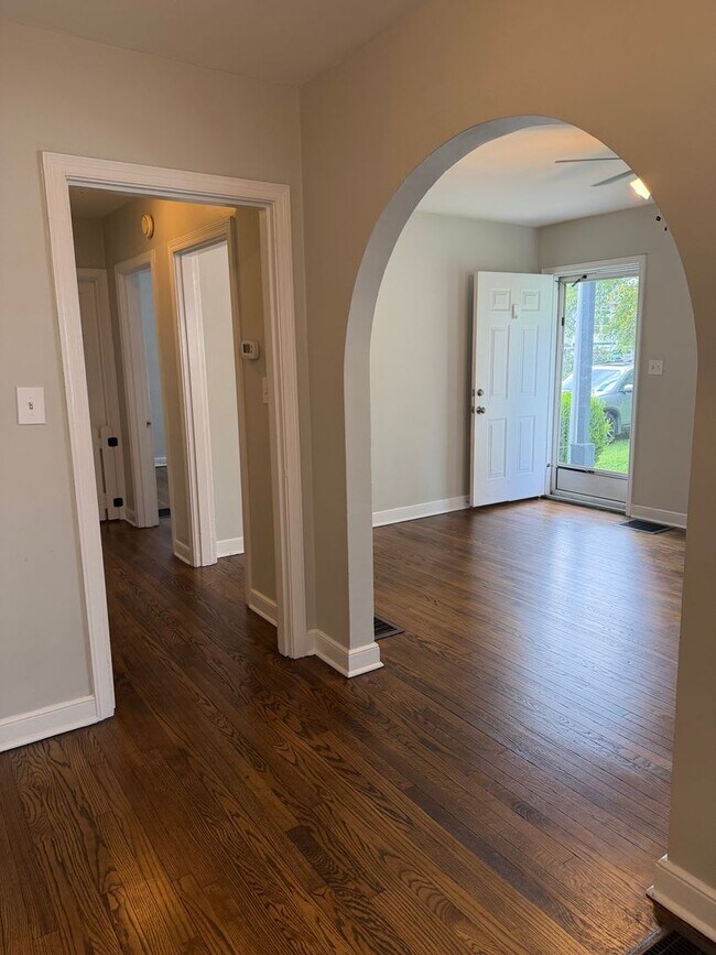 Photo - 2031 Benjamin St