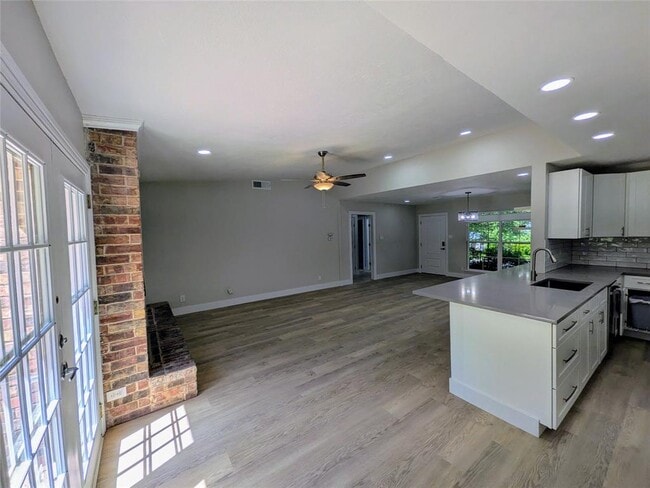 Photo - 9705 Marlborough Dr