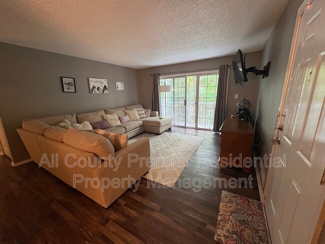 Photo - 60 Versailles Ct