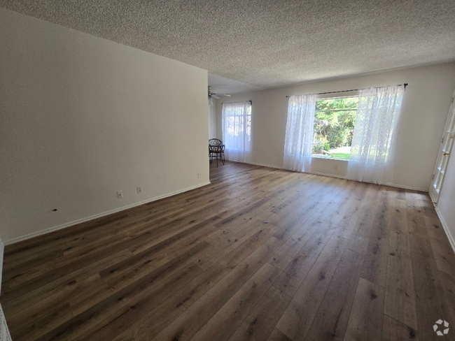 Building Photo - 13531 Wyandotte St Unit 3 Rental